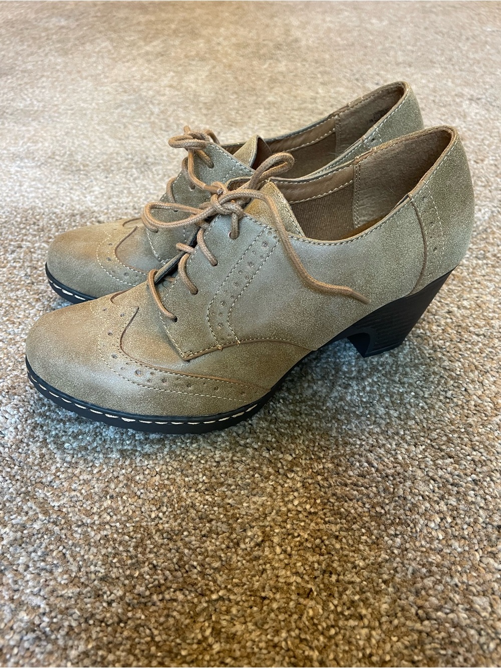 Euro Soft by Sofft Taupe Leather Lace-Up Heeled Oxford Sz 7 Librarian Wingtip